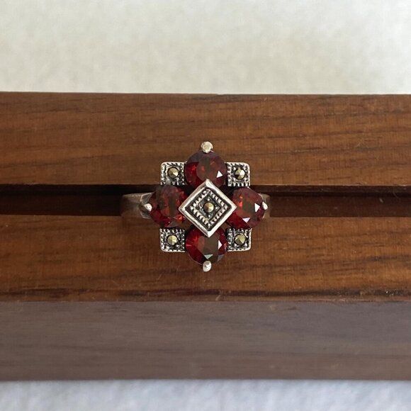 Sterling Silver 925 Multi Stone Round Prong Set Garnet & Marcasite Ring Sz 5.5 - Picture 6 of 16